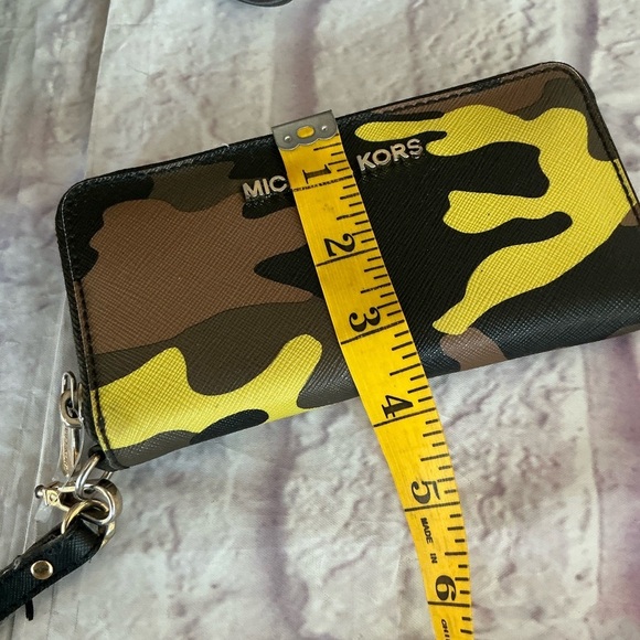 Michael Kors Yellow and Brown Camouflage Bags - Picture 11 of 11